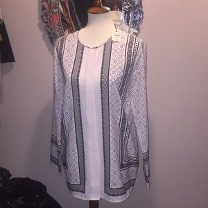 Women white and black blouse in size M by Studio M
